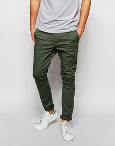 Chinos Men Outfit, Costume Africain, Pants Outfit Men, Mens Summer Outfits, Mens Fashion Rugged, Jackets Men Fashion, Mens Fashion Casual Outfits, Mens Chinos, Men Fashion Casual Outfits