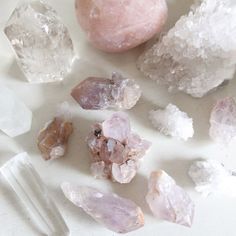 Aesthetic Crystals, Vintage Cottage Core, Tout Rose, Crystal Vibes, Crystal Aesthetic, Spiritual Crystals, Pretty Rocks, White Magic, Crystal Magic