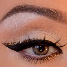 @vegas_nay Nyx Concealer, Gold Eyeliner, Make Up Gold, Makeup Tumblr, Eyeliner Tips, Glitter Liner, Simple Eyeliner, Cat Eye Makeup, Glitter Eyeliner