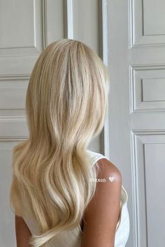 Blonde Soft Curls, Creamy Butter Blonde Hair, Blonde Hair Inspo Fall, Creamy Blonde Hair Highlights, Solid Blonde Hair, Bright Golden Blonde Hair, Hair Color Blondes, Scandi Blonde Hair, Scandi Blonde