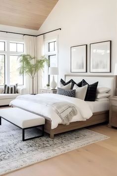 Black And White Bedroom Ideas, Stylish Master Bedrooms, Black And White Bedroom, White Bedroom Ideas, Minimalist Bedroom Decor, Chic Bedroom Decor, Minimalist Bedroom Design, Chic Bedroom, Small Room Bedroom