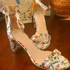 Floral Vibrant Colors Pump 4 Inches Length Beautiful New Never Worn Ankle Strap Open Toe Ready For Spring 9.5 Made By Reaction Kenneth Cole Wildflower Wedding Shoes, Bride Heels, Dress Styling, Short Heels, Floral Shoes, Elegant Flowers, Floral Short, Shoes Color