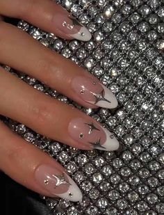 25+ Classy New Years Nails We're Obsessing Over!