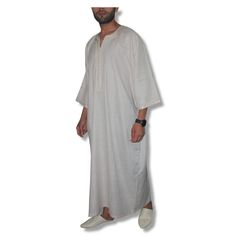 Traditional outfit for men. Casual Cotton Thobe For Eid, Casual White Long Sleeve Thobe, Caftan For Men, Outfit For Men, Traditional Outfit, Traditional Outfits, The Netherlands, Netherlands, Favorite Outfit