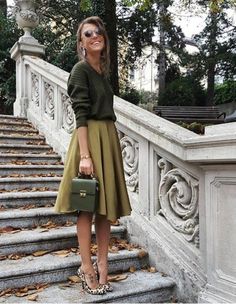 А какой образ с юбочкой ты выберешь? 😊. » Мода. Женский журнал. Stile Casual Chic, Outfit Essentials, Outfit Chic, Soft Classic, Mode Inspo, 2019 Fashion, Kettlebell, Work Clothes