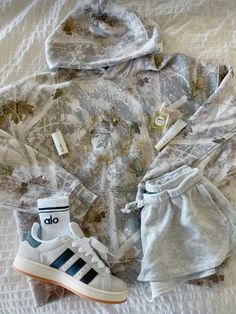 #ootd #camo #camooutfit #outfitoftheday #outfitideas4you #outfits4school #school #schooloutfitideas #ideas #outfitshare #outfitgoals #shopmycloset #campus00s #adidascampus #shorts #hoodieseason #hoodiestyle #lululemon #preppyaesthetic #preppy #coquette Camo T Shirt Outfit, Shoes For Back To School 2024, Outfits With Campus 00s, Hollister Outfits Aesthetic, Camo Sweatshirt Outfit, Lululemon Outfit Ideas, Lululemon Shorts Outfit, Adidas Campus 00s Outfit, Camo Coquette