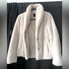 Ivory Faux Fur Jacket - S Weatherproof Brand Has Pockets Excellent Condition, Great Fit, Cozy, Warm, Stylish One Of My Favorite Pieces In My Closet But Purchased Late Last Winter And Spent This Winter In Florida So It Sat Unworn In My Closet And I’m Only Selling Because I Decided To Move To Florida And Won’t Need Fur Coats In The Land Of Forever Summer Lol. Cream Long Sleeve Outerwear With Faux Fur Trim, White Faux Fur Outerwear For Cold Weather, Chic Cream Outerwear For Cold Weather, Cream Faux Fur Outerwear With Trim, Cream Faux Fur Outerwear With Fur Trim, Cream Faux Fur Trim Outerwear, Cream Faux Fur Outerwear With Long Sleeves, White Faux Fur Trim Outerwear For Work, Chic Cream Outerwear With Faux Fur Lining