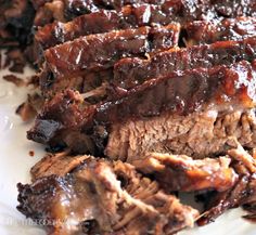 some meat is sitting on a plate and ready to be cut into bite sized pieces