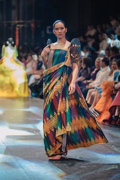 Modern Filipiniana Malong, Traditional Ilocano Clothing, Modern Filipino Clothing, Katutubong Kasuotan Philippines, Philippines Culture Traditional Dresses, Philippines Clothes, Filipino Traditional Clothing