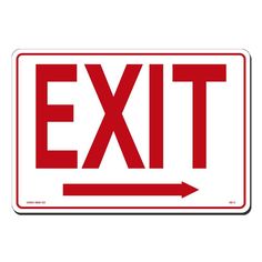 an exit sign with an arrow pointing to the left side and red letters on it