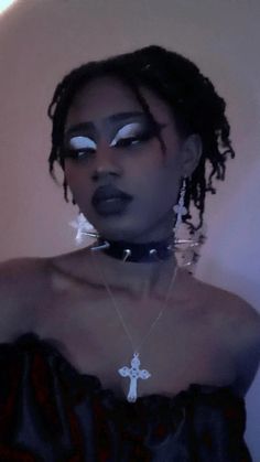 Black And White Rave Makeup, Black Emo Baddie, Poc Goth Aesthetic, Afro Goth Hairstyles, Goth Aesthetic Black Women, Trad Goth Black Women, Black Alt Girl Make Up, Black Goth Hairstyles, Black Goth Women