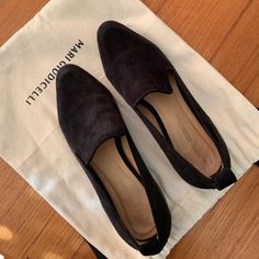 Size 37 Gorgeous Suede Black Loafers. I Went To The Cobbler And Got A Rubber Sole Put On The Bottom To Preserve The Sole (And Anti-Slip). If You Don’t Want The Rubber You Can Take It To A Cobbler And Get It Taken Off! In Excellent Condition, Worn Only A Handful Of Times (With Socks). Https://Www.Thedreslyn.Com/Gaeva-Loafer.Html Elegant Pointed Toe Slip-on Flats For Work, Elegant Almond Toe Slip-ons For Fall, Suede Pointed Toe Slip-ons For Work, Elegant Black Slip-ons For Work, Almond Toe Flats For Work, Elegant Slip-ons With Leather Sole And Low Heel, Elegant Suede Closed Toe Flats, Elegant Medium Width Flats For Work, Elegant Slip-on Loafers With Suede Lining