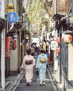 📷.Kyoto daily life sceneryLocation:Kyoto < Japan京都 < 日本#京都#Kyoto#日本の風景 #Regram via @kyotophotos Japan Prefectures, Kyoto Japan, Old And New, Kyoto, Daily Life, Travel Inspiration, Japan, Travel, On Instagram