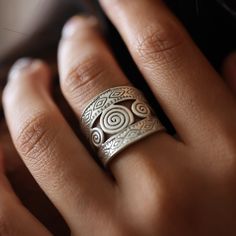 ♥ Item Weight: 0.25 oz  (7g) ♥ Dimension: 0.75" L x 0.80" W (18.8mm x 20.5mm) ♥ Material: Sterling Silver 925 ♥ Statement Ring Adjustable Size ♥ Free & Fast Shipping Worldwide including Gift Packaging! Unleash your inner wild child with our Thai Hill Tribe silver jewelry. Hand-crafted by skilled artisans, these unique pieces are the perfect way to add a touch of bohemian charm to any outfit. Feel connected to the earth and support local communities with each purchase. Presented in a traditional Bohemian Silver Swirl Jewelry, How To Clean Silver, Hill Tribe Silver, Jewelry Hand, Ring Boho, Wild Child, Support Local, Boho Rings, Jewelry Lover