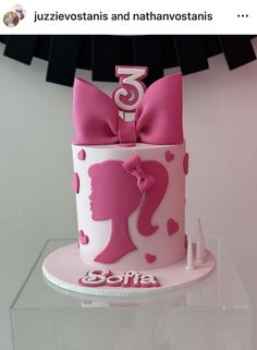 Barbie Cake One Tier, Barbie Fondant Cake Design, Barbie Small Cake, Barbie 2nd Birthday Cake, Barbie Cake 5th Birthday, Barbie Cake Aesthetic, Simple Barbie Cake Design, Small Barbie Cake, Barbie Cake Design Ideas