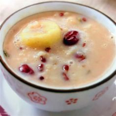 there is a bowl of soup with cranberries in it