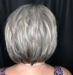 Silver highlights to blend the gray❤️ something about natural silver/grey hair! Embrace it ladies! . . Also, I am willing to take any last… Grey Bobs, Stacked Hairstyles, Gray Hair Styles, Short White Hair, Gorgeous Gray Hair, Silver Highlights, White Highlights