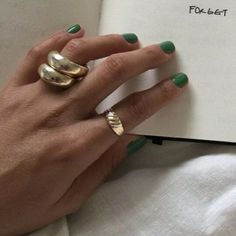 Green Manicure Ideas, Ring Inspo Jewelry, Green Manicure, Rings Green, Nagellack Trends, Ring Inspo, Manicure Ideas, Nail Jewelry, Minimalist Nails