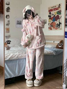 Cute Korean Pajamas, Performer Outfits, Fuzzy Pjs, Fluffy Pajamas, Cute Night Outfits, Kawaii Pajamas, Bedtime Outfit