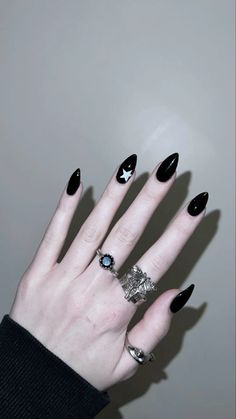 Alt Nails Acrylics Simple, Alt Nails Simple, Black Alt Nails, Black Star Nails Acrylic, Black And Silver Star Nails, Pointy Nails Black, Nail Inspo Alt, Mini Almond Nails, Black Nails Stars