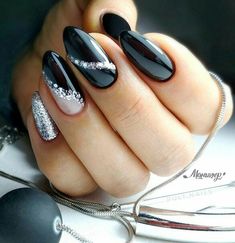 Black And Silver Nails, Short Acrylic Nails Designs, Silver Nails, Elegant Nails, Hoodie Outfit, Floral Nails