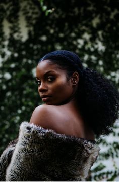 Black Model in faux fur coat Curly Human Hair Extensions, Cabello Afro Natural, I'm Okay, Curly Hair Extensions, Glam Photoshoot, Photography Inspiration Portrait, Portrait Photography Women