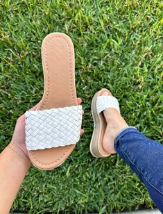 READY TO SHIP! PLEASE READ BEFORE ORDERING -Our huaraches are made of high-quality leather, 100% handmade in Michoacan, Mexico by artisans who make each huarache with love for you.  -Follow us on Instagram : aidil_boutique How to order your size: -If you wear a half-size shoe (ex: 7.5) please order a half-size up (ex: 8) -IF YOU HAVE WIDE FEET IS BEST TO SIZE UP  Since our huaraches are 100% leather will stretch and mold to your feet after a few uses. *Whole numbers only* **Natural leather may r Natural Color Slip-on Huarache Sandals For Vacation, Women’s Huaraches, White Slip-on Huarache Sandals For Spring, Beach Slip-on Huarache Sandals With Woven Sole, Natural Closed-toe Huarache Sandals With Stitched Sole, Nude Outfit, Michoacan Mexico, Sandal For Women, Nude Outfits