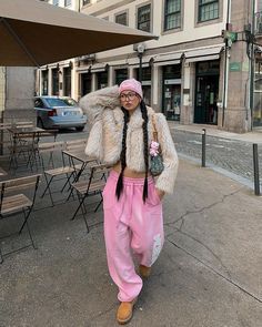 Comfy Streetwear, Pink Streetwear, Fits Streetwear, Pink Bear, Outfit Streetwear, Cozy Outfit, Warm Outfits, Streetwear Outfits, Latest Outfits