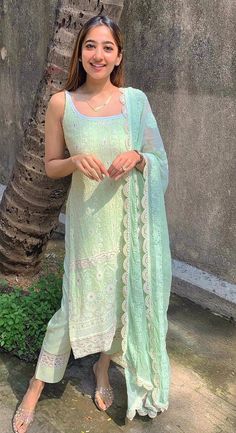 Kurtis Models For Stitching, Pakistani Embroidery, Suit Patiala, Embroidery Couture, Divya Kumar, Simple Kurta, Indian Anarkali, Trendy Outfits Indian, Indian Kurti