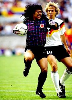 René Higuita & Klinsmann Jurgen Klinsmann, Soccer Pro, Sporting Legends, Football Players Images, Football Photography, World Cup Match, Football Icon, Association Football, Bologna Italy