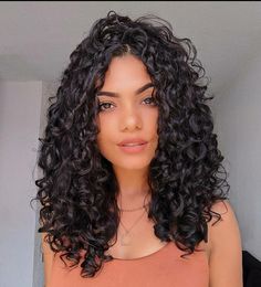 Sunset Shores: Romantic Hairstyle Ideas for Sunset Waves 3b Curly Hair Haircuts, Medium Length 3b Curly Hair, Curly Hair 3b Haircuts, 3b Curly Haircuts Medium, 3b Haircut, Curly 3b, Curly Hair Designs, 3b Hair, Medium Curly Hair