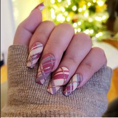 50+ Pretty Plaid Nails You'll Love - The Glossychic Holiday Themed Nails, Ten Nails, Gel Nail Art Designs, Nail Techniques, Cute Nails For Fall, Fall Acrylic Nails, Holiday Nail Art