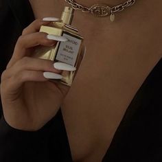 Cartier Perfume, Business Makeup, Dubai Summer, Millionaire Homes, Dress Runway, Outfit Elegant, Fotos Ideas, Nyc Style, Perfume Collection Fragrance