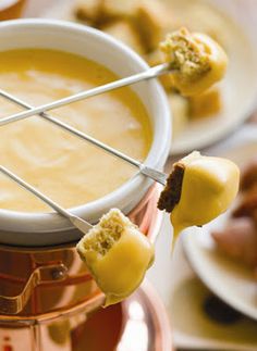 two skewers are being used to make cheese fondant