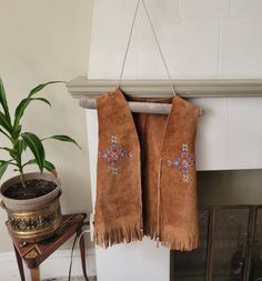 Vintage  brown suede painted vest with  Fringes Excellent condition Fringe Leather Vest, Leather Vest Outfit, Suede Paint, Fringe Vest, Suede Vest, Leather Vest, Summer Inspiration, Vest Outfits, Brown Suede