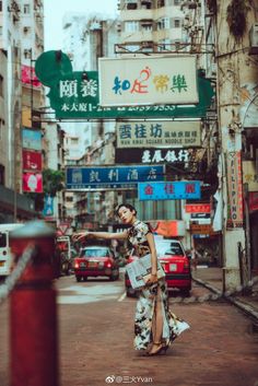 Old Shanghai, Photography Pics, Figure Reference, Street Portrait, Street Fashion Photography, Couple Photography Poses, Pose Reference Photo, Chinese Culture, Fashion Editorial