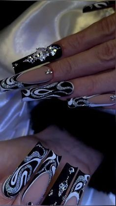 Prom Nail Inspo, Red Prom Nails, Nail Art Red, Nail Designs Bling, Prom Look, Prom Nail, Punk Nails, Red Polish, 2024 Prom