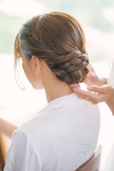 Easy Chignon, Wedding Hair Trends, Wedding Hair Up, Chignon Hair, Bridal Hair Updo, Wedding Hair Inspiration, Hair Up Styles, Penteado Cabelo Curto, Wedding Hair And Makeup