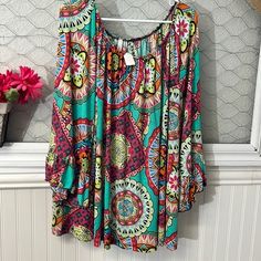 Cezanne Boutique Bohemian Bell Sleeve Long Elastic Gathered Neckline Nwt 2xl Side To Side 29 Length 30 3xl Side To Side 36 Length 30 Smoke Free Home Feel Free To Make An Offer! Bohemian Boutique, Bohemian Tunics, Black Tunic Tops, Gathered Neckline, Summer Tunics, Black Tunic, Chevron Print, Tunic Styles, Long Sleeve Tunic