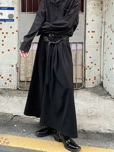 Dark Colors Outfit, Dark Style Outfits, Unisex Outfits, Dark Minimalist, Mens Fashion Retro, Streetwear For Men, Mens Trousers Casual, Trousers Men, Dark Style