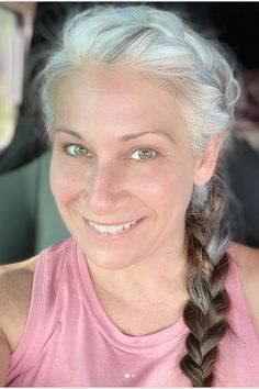 I love this pretty long French braid in this grombre hair that is transitioning to silver. Braids are perfect for growing out gray hair! Click to see more beautiful gray hair braid hairstyles! Women With Grey Hair, Grey Hair Ponytail, Long Hair Older Women, Gorgeous Braids, Classy Hairstyles