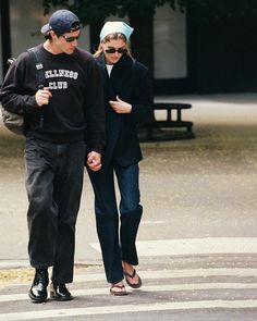 Bella Feoli | Sporty & Rich “The Essentials Drop” campaign referencing Carolyn Bessette and JFK Jr. This is too good!!!! | Instagram Couple Fits, Wellness Club, Jeremy Allen White, Mode Casual, Sporty And Rich, Fashion Couple, Couple Outfits