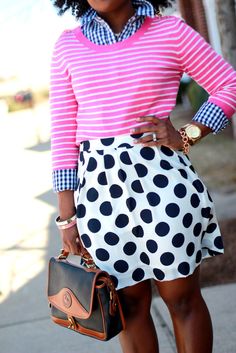 Mixed patterns and colors! Stripes And Checkered Outfit, Checkered Outfit, Outfit Navy, Print Mixing, Mixing Patterns, Pattern Outfits, Mixed Patterns, Shirt Dress Outfit, Color Composition