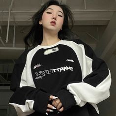 Alice Two-Tone Racer Prints Sweatshirts - 2 Colors Women Techwear, Korean Fashion Aesthetic, Y2k Street Style, Oversized Aesthetic, Y2k Sweatshirt, Aesthetic Hoodies, Estilo Harajuku, Aesthetic Streetwear, Korean Streetwear