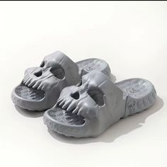 Comes In Black & Gray Size 9.5-10 & 11.5-12 Skull Shoes, Beach Shower, Men Slides, Street Style Shoes, Summer Slide, Open Toe Slippers, Beach Slippers, Jewelry Essentials, Skull Design