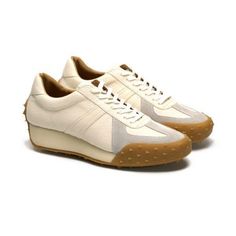 The german trainer uses the original second-generation stab outsole to add functionality to the classic look. for the upper textured and elegant lambskin is used. genuine leather is used for the insole for better comfort.    material : rubberlambcalf  size : 22.5~29.5(cm) Cream Calf Leather Sneakers With Textured Sole, Sporty Cream Leather Custom Sneakers, Classic Cream Sneakers With Leather Sole, Classic Cream Leather Sneakers, Custom Cream Leather Sneakers With Rubber Sole, Custom Cream Leather Sneakers With Contrast Sole, Cream Leather Custom Sneakers With Contrast Sole, Custom Cream Leather Sneakers With Round Toe, Cream Leather Custom Sneakers With Round Toe