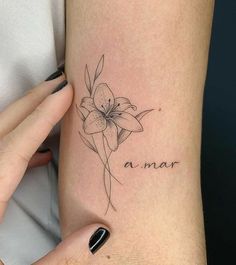 Tattoo ideas Small Lily Tattoo, Lillies Tattoo, Lily Tattoo Design, Lily Flower Tattoos, Hibiscus Tattoo, Flower Wrist Tattoos, Lily Tattoo