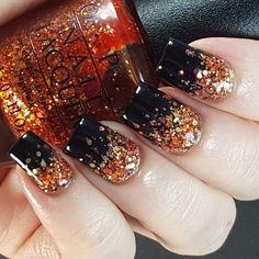 Halloween glitter gradient nail art. #notd #nails #fbloggers #bbloggers #lbloggers Accent Nail Art, Glitter Gradient Nails, Glitter Accent Nails, Fall Nail Art Designs, Masks Diy, Games Diy, Halloween Recipe, Wallpaper Halloween, Crafts Halloween