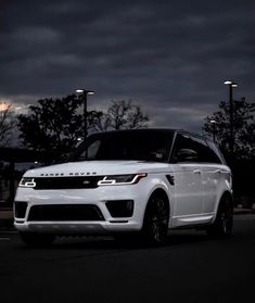 White and black range rover Chevy Memes, Most Reliable Suv, Best Midsize Suv, Best Compact Suv, Chevy Suv, Suv Comparison