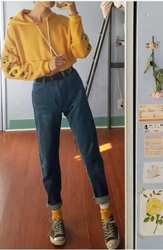 fashion Yellow Dress Outfit, Girls Yellow Dress, Look 80s, Mode Ulzzang, Hipster Outfits, 90s Outfit, Aesthetic Grunge, Mode Vintage